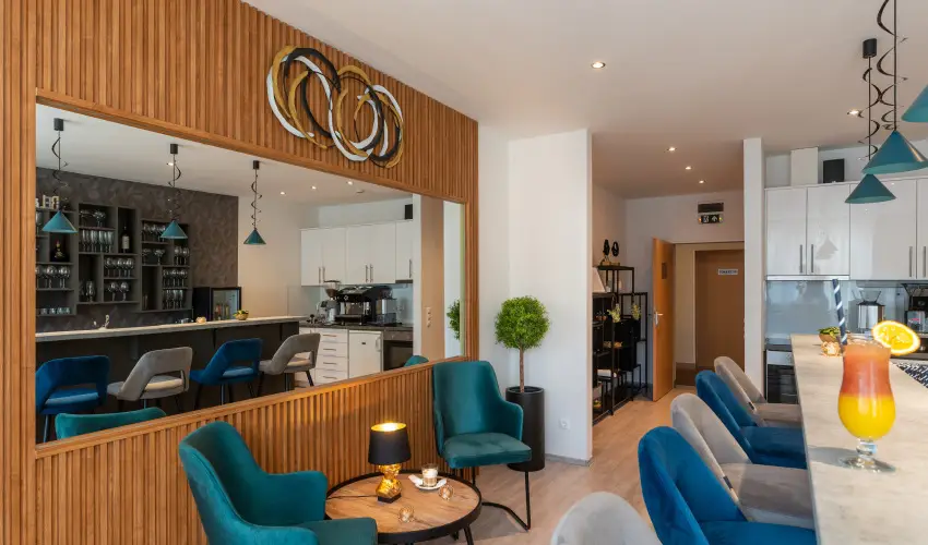 Holdvir�g Hotel S�rv�r - P�nk�sd - teljes el�refizet�ssel