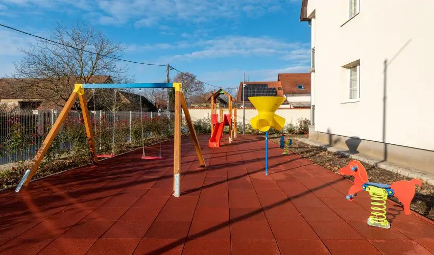 Holdvir�g Hotel S�rv�r - P�nk�sd - teljes el�refizet�ssel