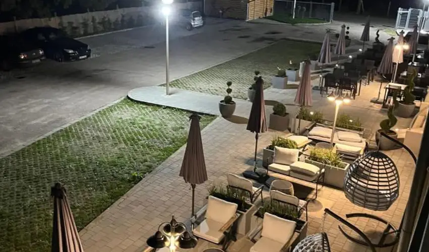 Holdvir�g Hotel S�rv�r - P�nk�sd - teljes el�refizet�ssel