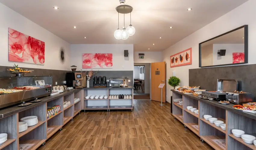 Holdvir�g Hotel S�rv�r - P�nk�sd - teljes el�refizet�ssel