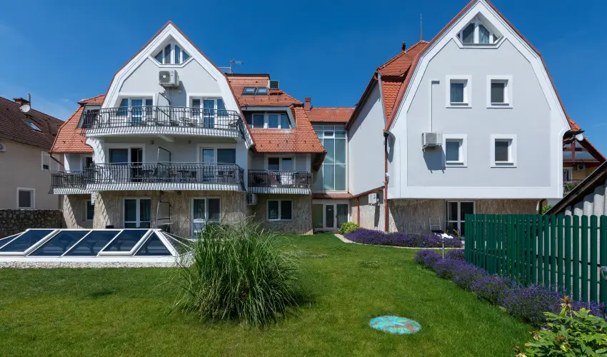 Holiday Club Apartman Hotel H�v�z H�v�z - P�nk�sd (min. 2 �j)