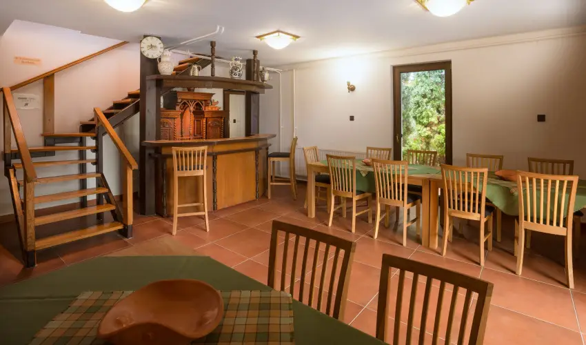 Honti Panzi Visegrd - Pnksd (min. 2 j)