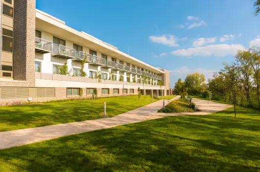 Akadmia Hotel - Pnksd (min. 2 j)