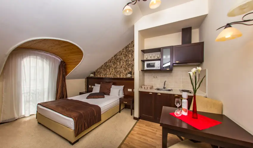 Hotel Aurum Hajd�szoboszl� - P�nk�sd (min. 3 �j)