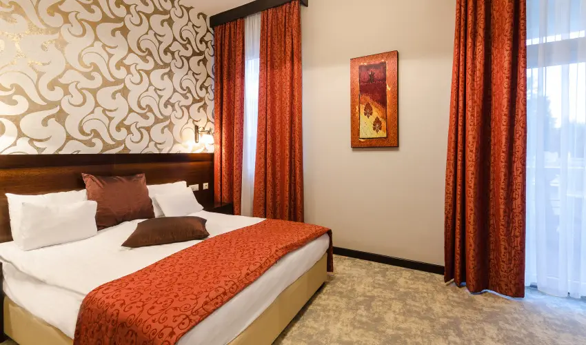 Hotel Aurum Hajd�szoboszl� - P�nk�sd (min. 3 �j)