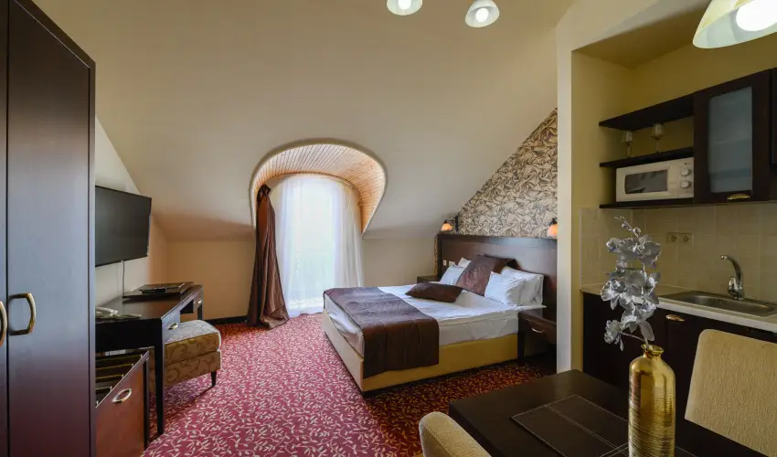 Hotel Aurum Hajd�szoboszl� - P�nk�sd (min. 3 �j)