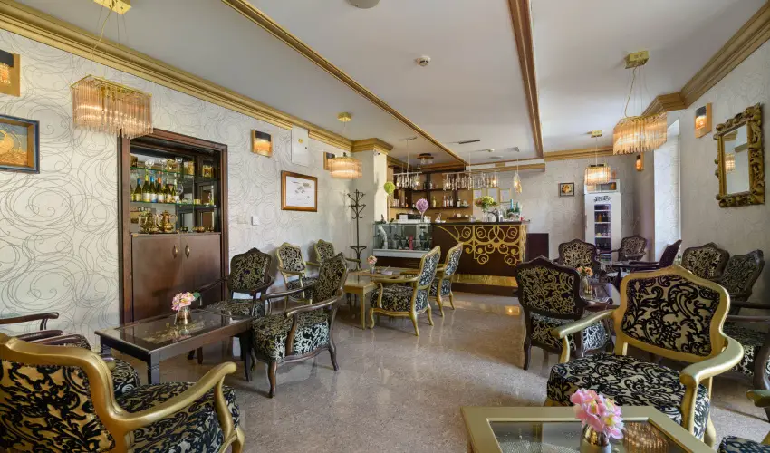 Hotel Aurum Hajd�szoboszl� - P�nk�sd (min. 3 �j)