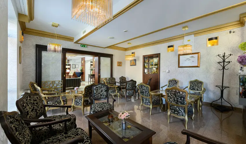 Hotel Aurum Hajd�szoboszl� - P�nk�sd (min. 3 �j)