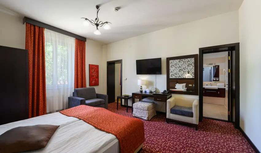 Hotel Aurum Hajd�szoboszl� - P�nk�sd (min. 3 �j)