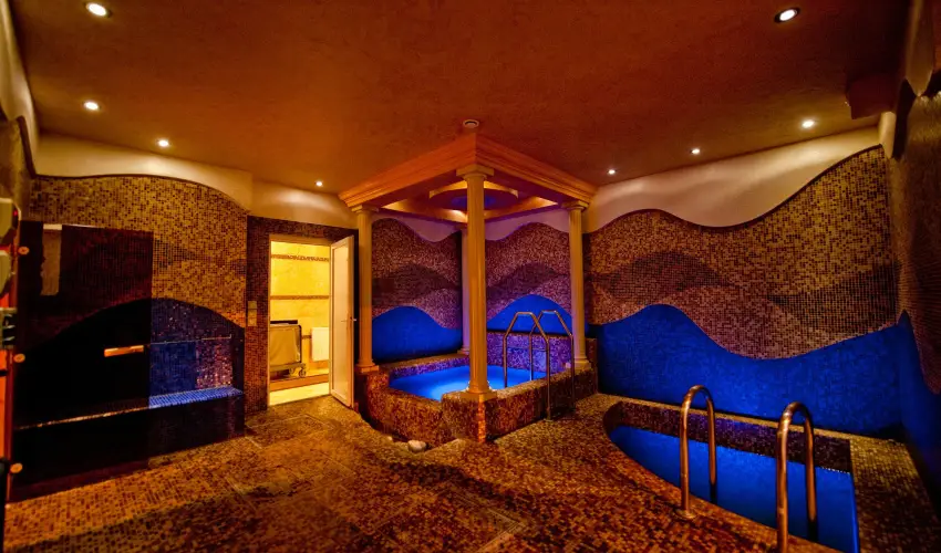 Hotel Aurum Hajd�szoboszl� - P�nk�sd (min. 3 �j)