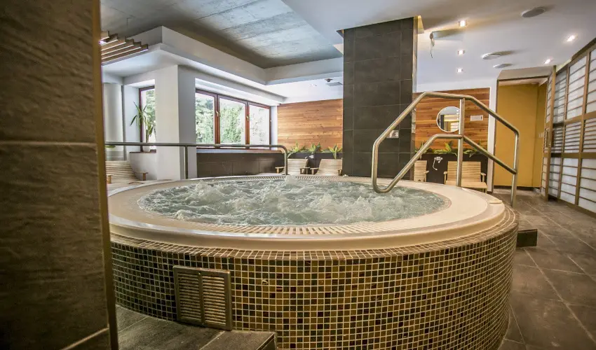 Hotel Bassiana Srvr - Pnksd (min. 3 j)