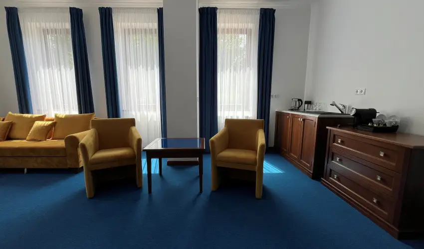 Hotel Bassiana Srvr - Pnksd (min. 3 j)