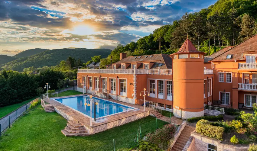 Hotel Bellevue Esztergom - P�nk�sd