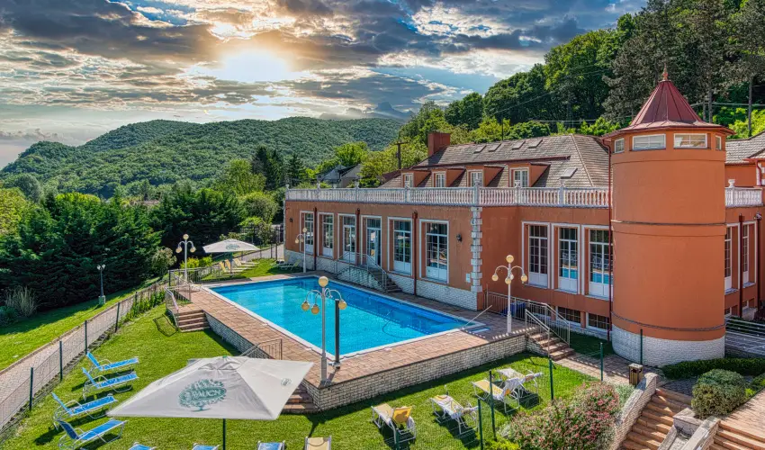 Hotel Bellevue Esztergom - P�nk�sd