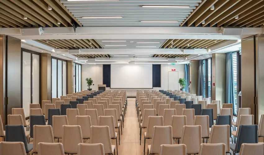 Hotel Energy & Business Center superior Paks - P�nk�sd - teljes el�refizet�ssel