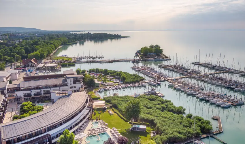Hotel Golden Lake Resort Balatonf�red - P�nk�sd (min. 2 �j)