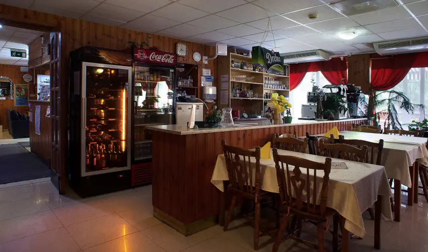 Hajnal Hotel Mez�k�vesd - P�nk�sd