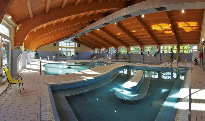 Hajnal Hotel Mez�k�vesd - P�nk�sd