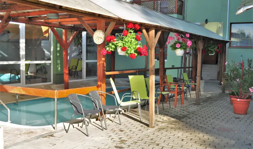 Hajnal Hotel Mez�k�vesd - P�nk�sd