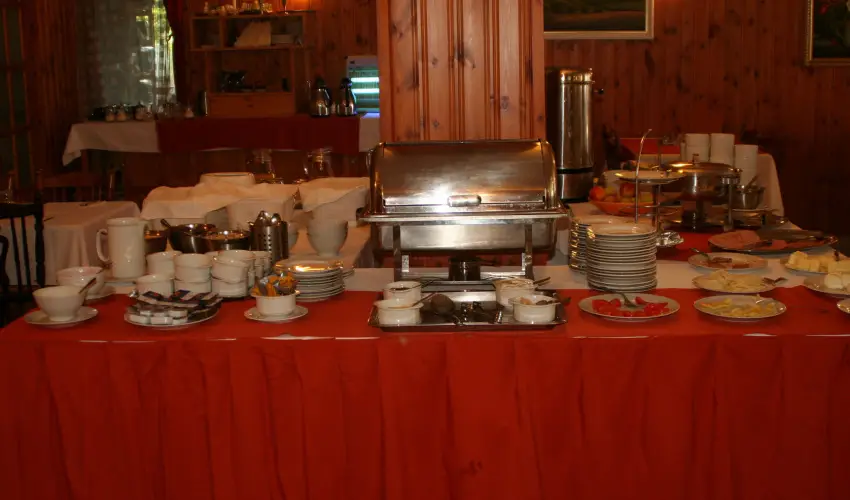 Hajnal Hotel Mez�k�vesd - P�nk�sd