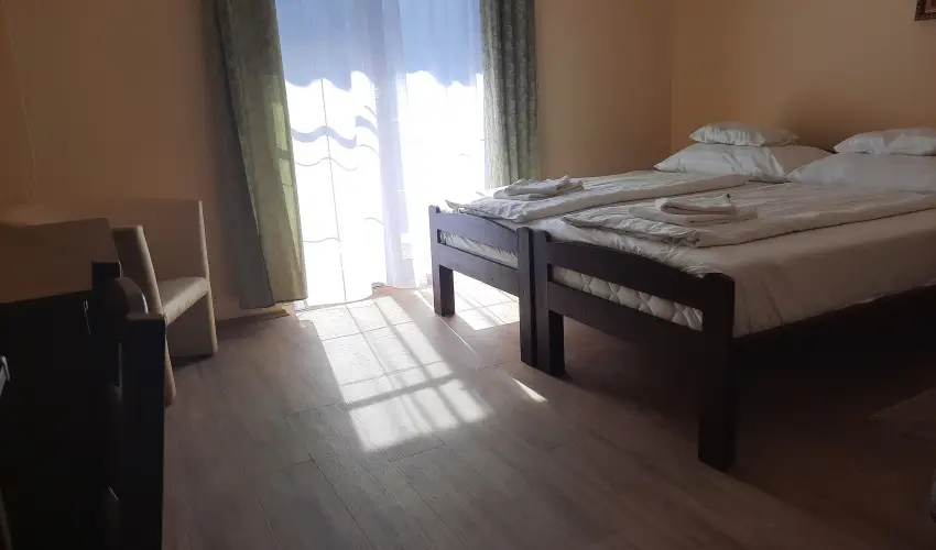 Hajnal Hotel Mez�k�vesd - P�nk�sd