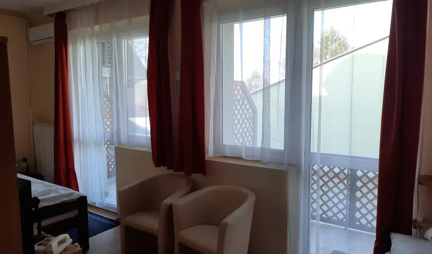 Hajnal Hotel Mez�k�vesd - P�nk�sd