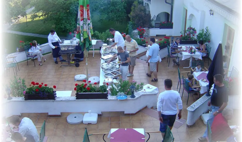 Hasik Hotel D�br�nte - P�nk�sd  (min. 2 �j)
