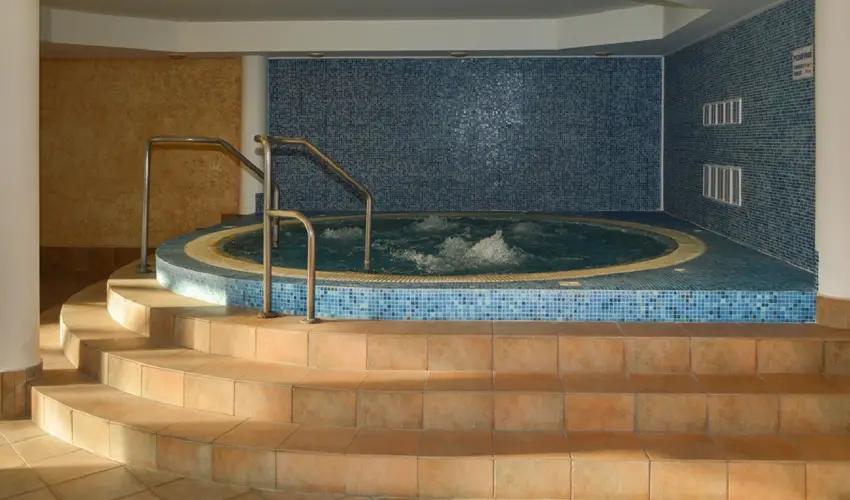Hasik Hotel D�br�nte - P�nk�sd  (min. 2 �j)
