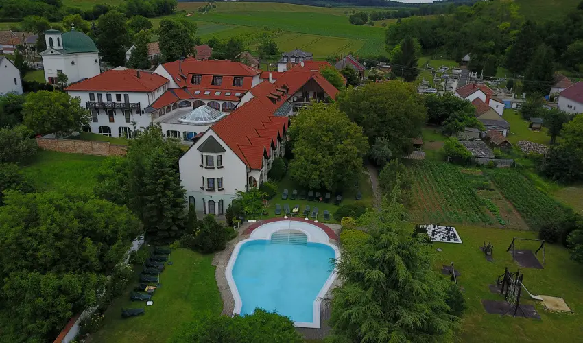 Hasik Hotel D�br�nte - P�nk�sd  (min. 2 �j)