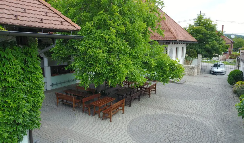 Hasik Hotel D�br�nte - P�nk�sd  (min. 2 �j)