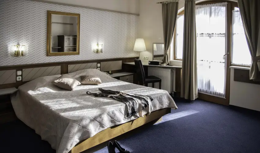 Hasik Hotel D�br�nte - P�nk�sd  (min. 2 �j)
