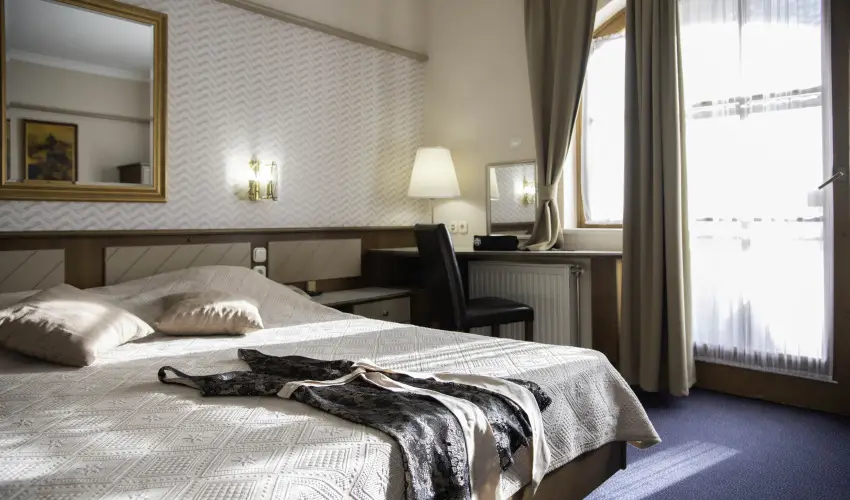 Hasik Hotel D�br�nte - P�nk�sd  (min. 2 �j)