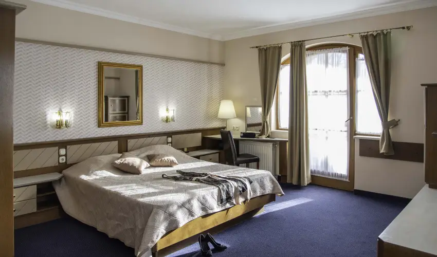 Hasik Hotel D�br�nte - P�nk�sd  (min. 2 �j)