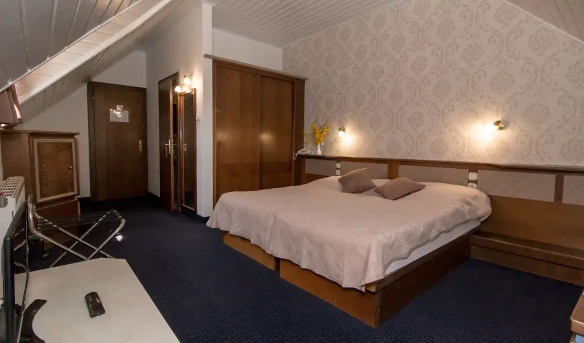Hasik Hotel D�br�nte - P�nk�sd  (min. 2 �j)