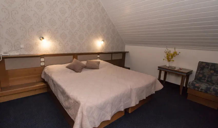Hasik Hotel D�br�nte - P�nk�sd  (min. 2 �j)