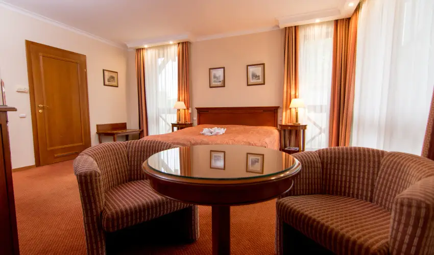 Hasik Hotel D�br�nte - P�nk�sd  (min. 2 �j)