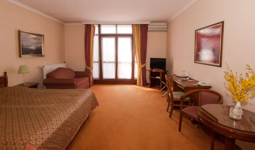 Hasik Hotel D�br�nte - P�nk�sd  (min. 2 �j)