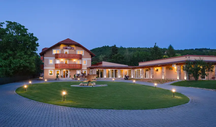 Hotel Honti Wellness s Konferencia Szlloda Visegrd - Pnksd (min. 2 j)