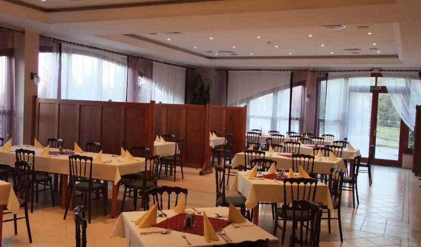 Hotel Hunor Storaljajhely - Pnksd 