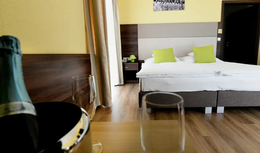 Hotel Jade Veszprm - Pnksd 