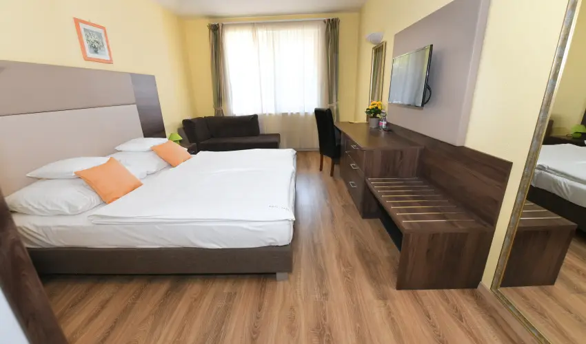 Hotel Jade Veszprm - Pnksd 