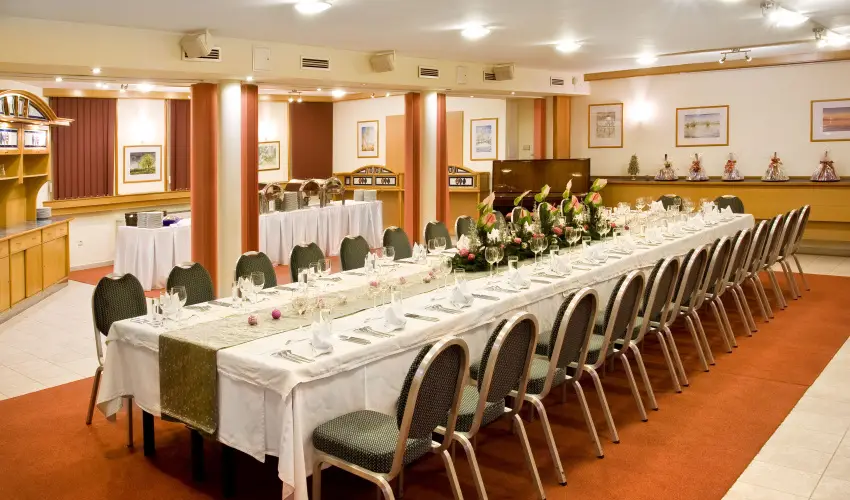 Hotel Klvria Gyr - Pnksd 