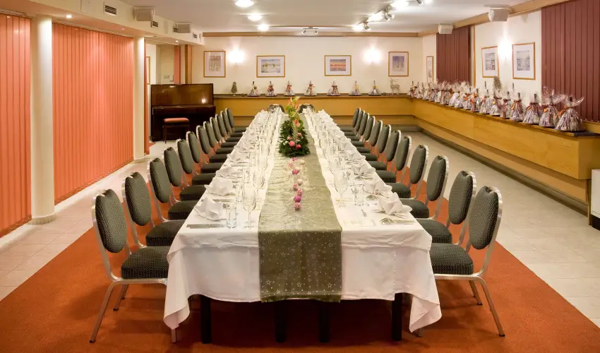 Hotel Klvria Gyr - Pnksd 