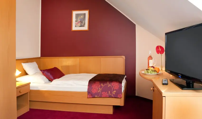 Hotel Klvria Gyr - Pnksd 