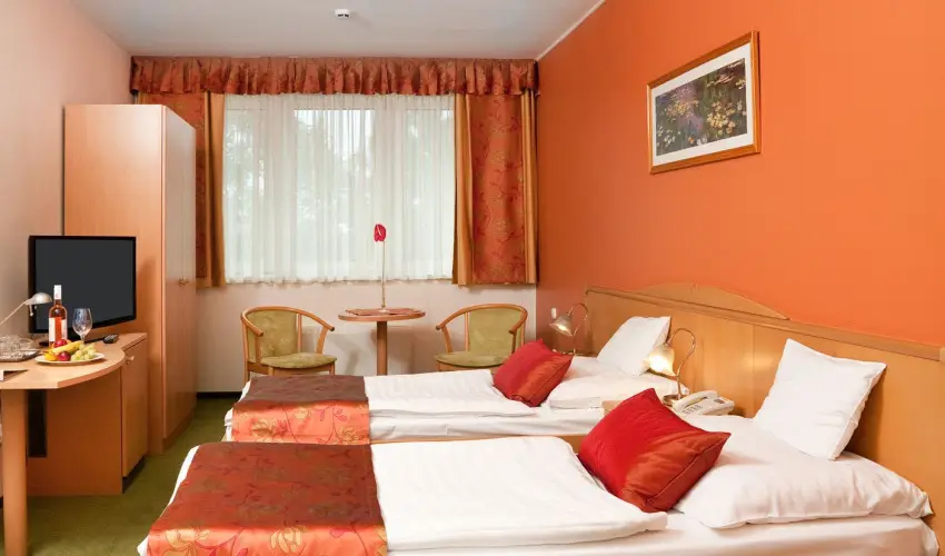 Hotel Klvria Gyr - Pnksd 