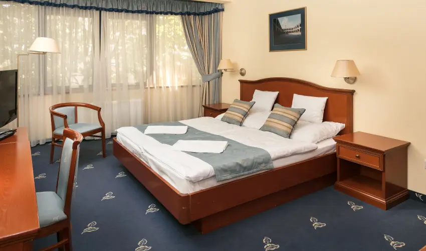 Hotel Klvria Gyr - Pnksd 