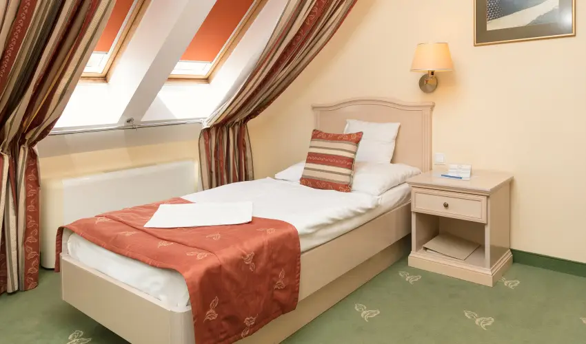 Hotel Klvria Gyr - Pnksd 