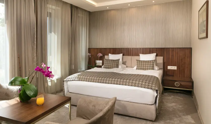 Hotel Klvria Gyr - Pnksd 