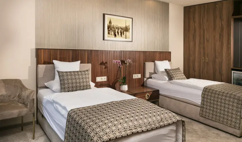 Hotel Klvria Gyr - Pnksd 