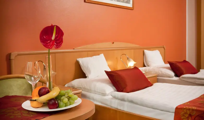 Hotel Klvria Gyr - Pnksd 